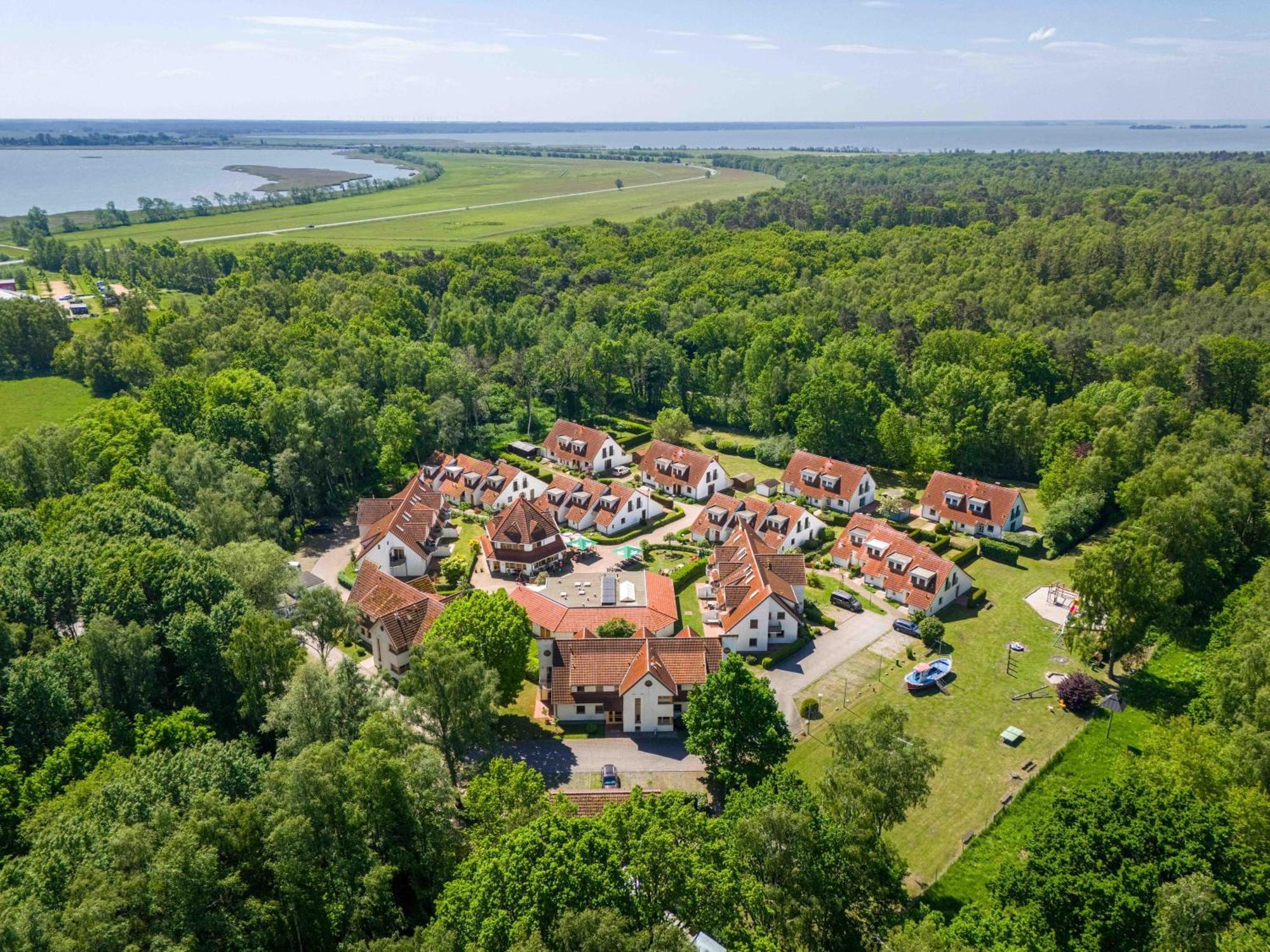 Ferienpark Freesenbruch Wohnung 2 6 - Windrose Zingst Extérieur photo
